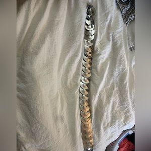 Very cute belt goes good with over sized T-shirts or skirt with crop top!